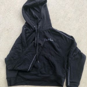 black i don’t know cropped sweatshirt